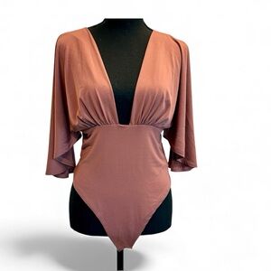 Revamped dusty rose pink V-neck bodysuit flutter/kimono sleeve Sz L